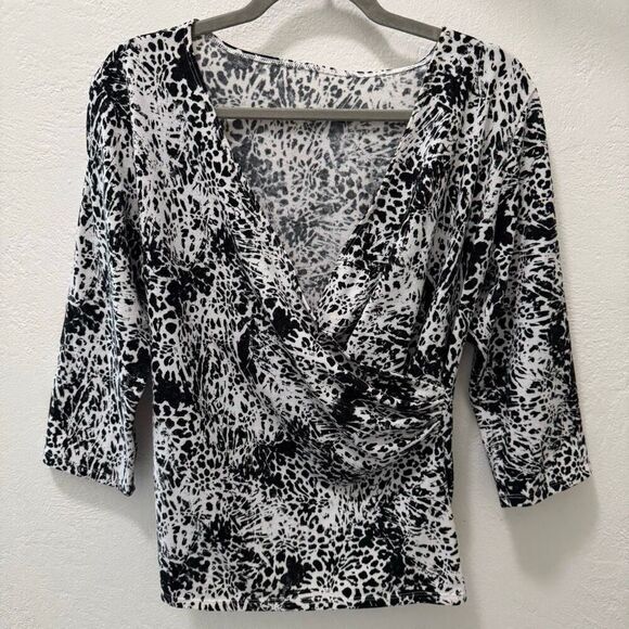 Vintage Tops - Vintage Y2K Black & White Stretchy Knit V-Neck Shirt L